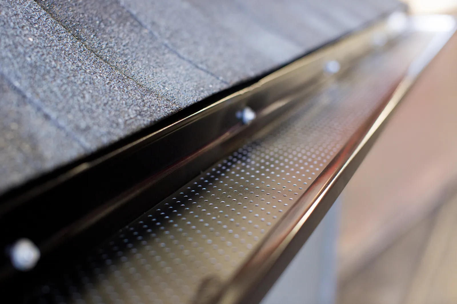 Seamless gutters with solid hanger fastening — TNS Gutters, Sarnia ON
